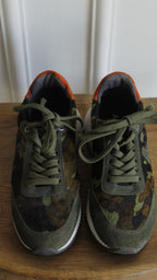 Sneaker
