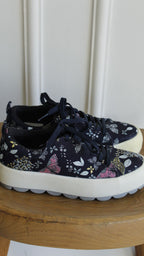 Sneaker