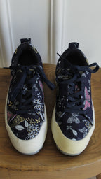 Sneaker
